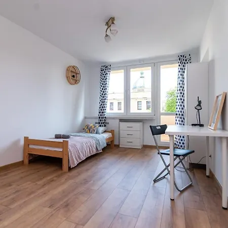 Regem Nowogrodzka * وارسو